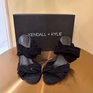 Kendall & Kylie Elegant Black Heels size 6 Suede